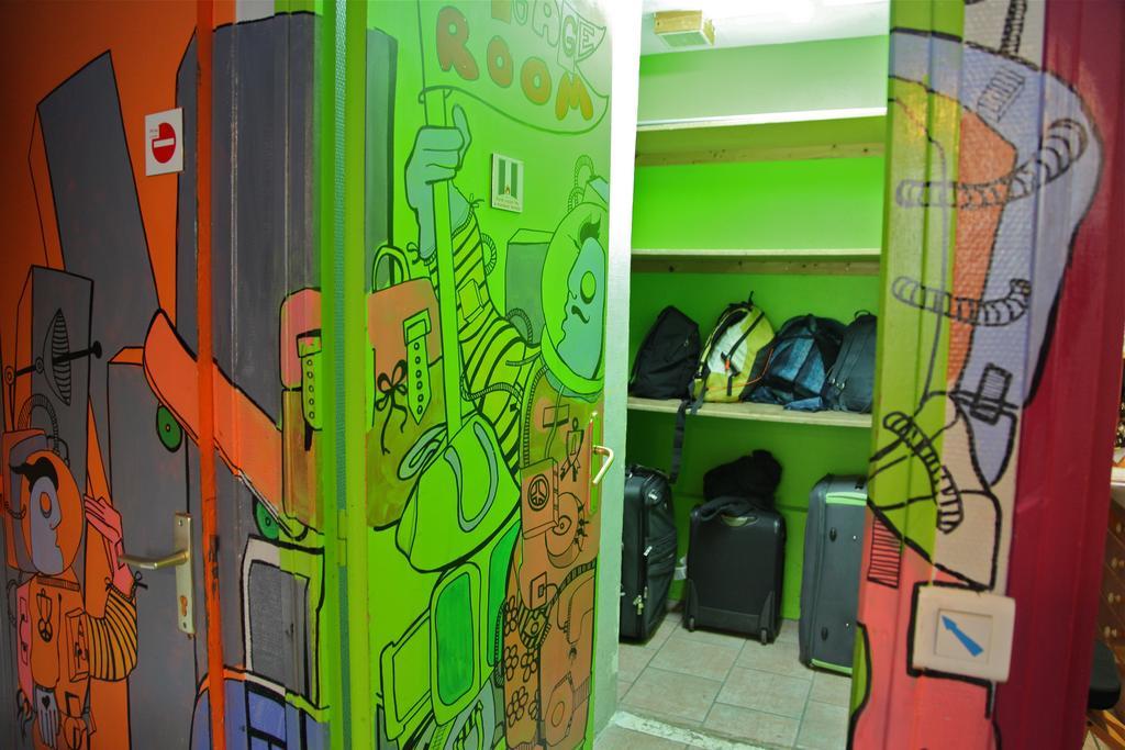 Woodstock Montmartre By Hiphophostels Parijs Buitenkant foto